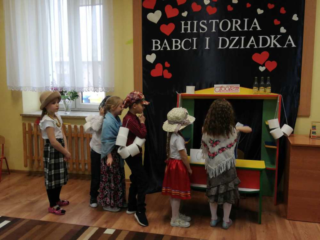 Hrubieszów: Dzień Babci i Dziadka w Miejskim Przedszkolu nr 3 przy ul. Grotthusów (ZDJĘCIA, WIDEO)