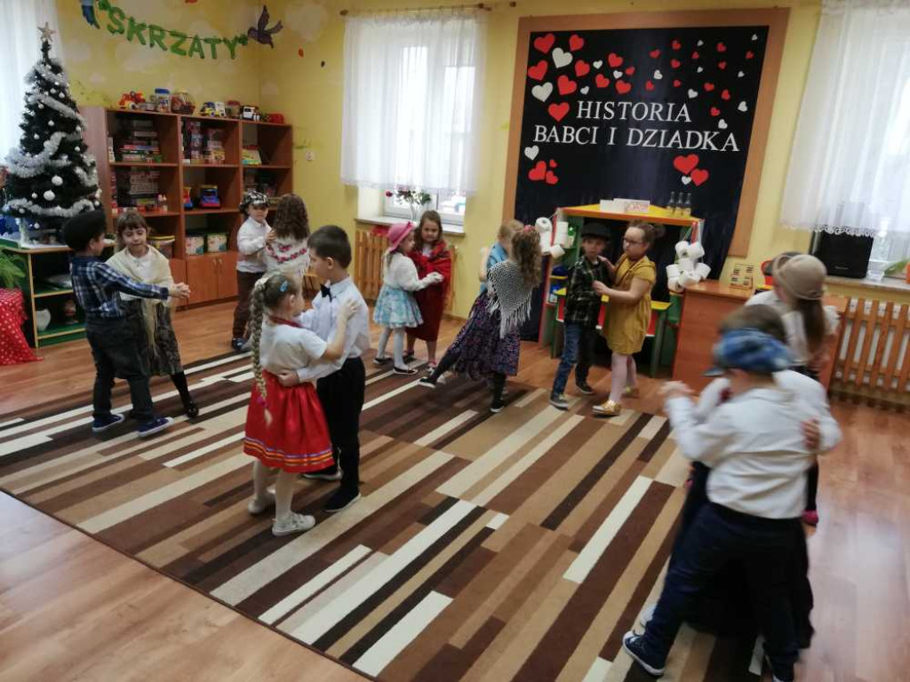 Hrubieszów: Dzień Babci i Dziadka w Miejskim Przedszkolu nr 3 przy ul. Grotthusów (ZDJĘCIA, WIDEO)