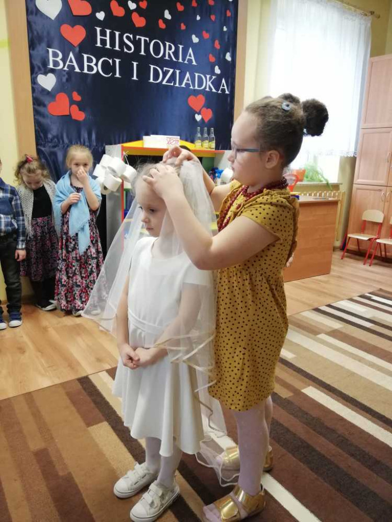 Hrubieszów: Dzień Babci i Dziadka w Miejskim Przedszkolu nr 3 przy ul. Grotthusów (ZDJĘCIA, WIDEO)