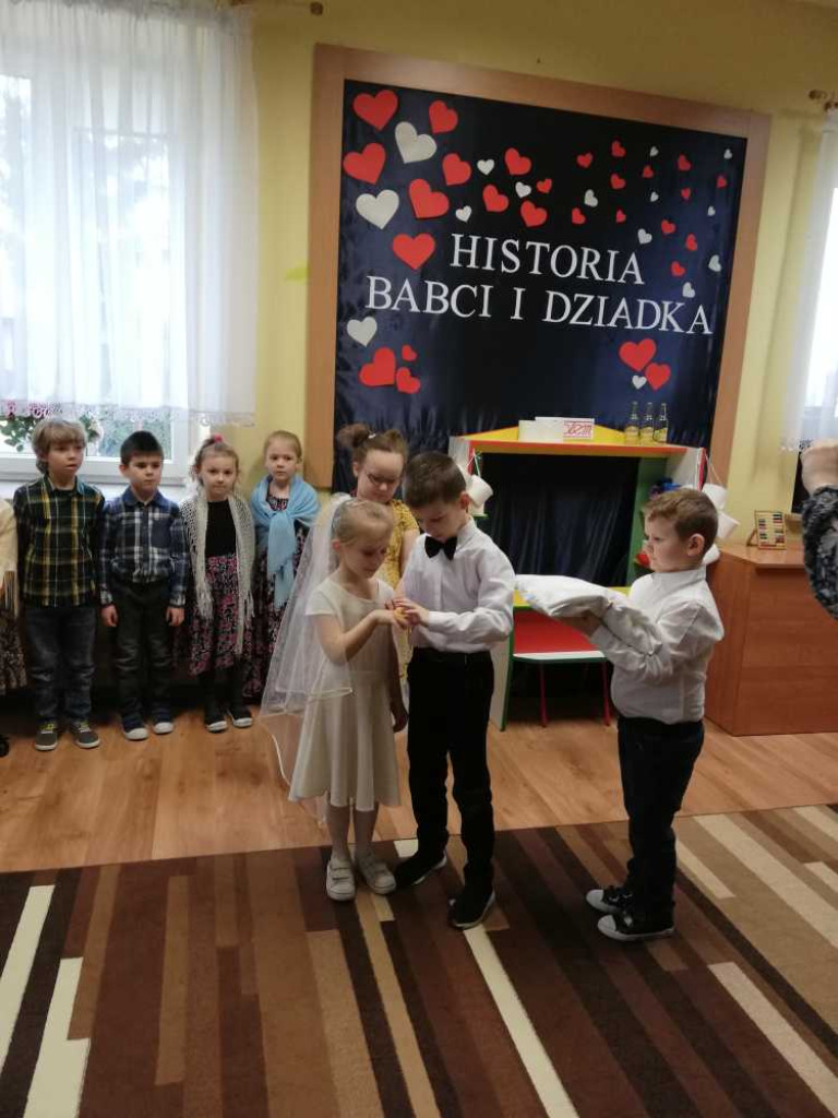 Hrubieszów: Dzień Babci i Dziadka w Miejskim Przedszkolu nr 3 przy ul. Grotthusów (ZDJĘCIA, WIDEO)