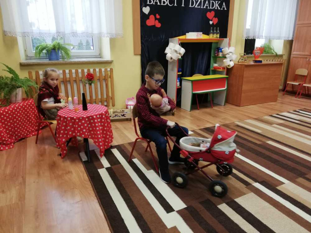 Hrubieszów: Dzień Babci i Dziadka w Miejskim Przedszkolu nr 3 przy ul. Grotthusów (ZDJĘCIA, WIDEO)