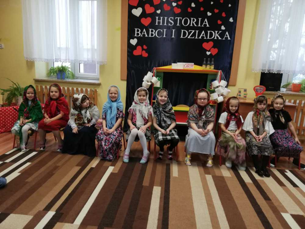 Hrubieszów: Dzień Babci i Dziadka w Miejskim Przedszkolu nr 3 przy ul. Grotthusów (ZDJĘCIA, WIDEO)
