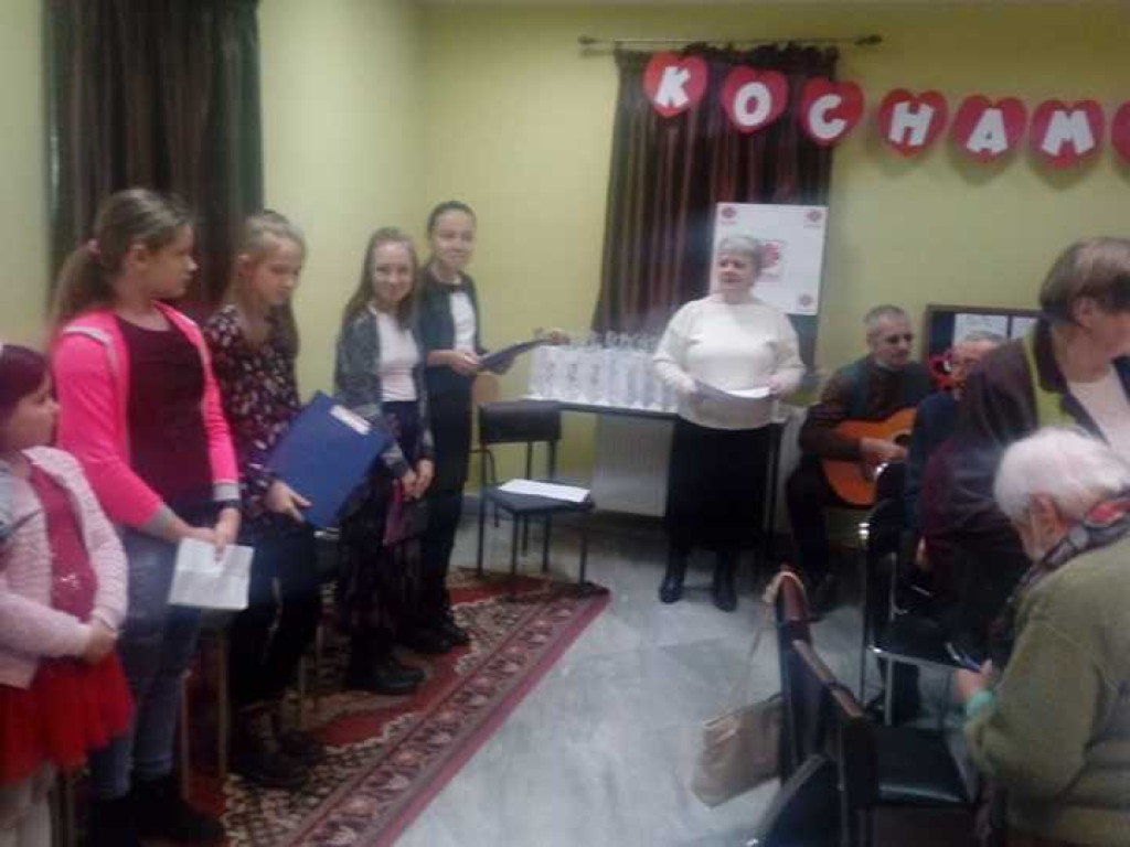 Hrubieszów: Dzień Babci i Dziadka - Caritas, Trójka i PZPSW (ZDJĘCIA)