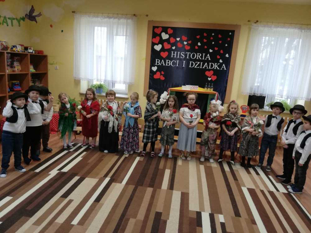 Hrubieszów: Dzień Babci i Dziadka w Miejskim Przedszkolu nr 3 przy ul. Grotthusów (ZDJĘCIA, WIDEO)