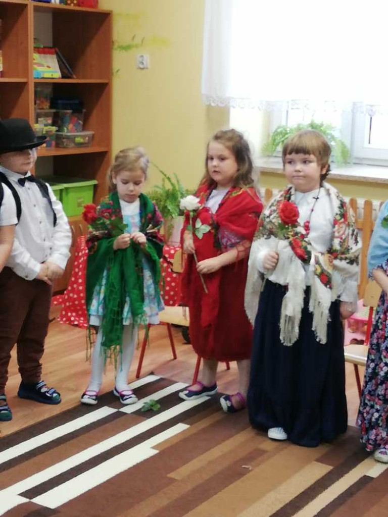 Hrubieszów: Dzień Babci i Dziadka w Miejskim Przedszkolu nr 3 przy ul. Grotthusów (ZDJĘCIA, WIDEO)