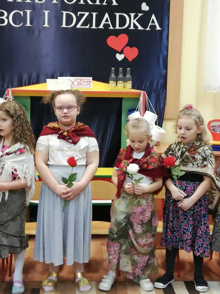 Hrubieszów: Dzień Babci i Dziadka w Miejskim Przedszkolu nr 3 przy ul. Grotthusów (ZDJĘCIA, WIDEO)