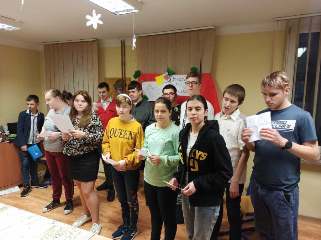 Hrubieszów: Dzień Babci i Dziadka - Caritas, Trójka i PZPSW (ZDJĘCIA)