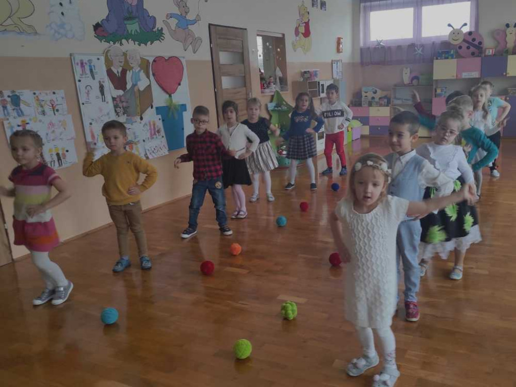 Hrubieszów: Dzień Babci i Dziadka w Przedszkolu nr 2 (ZDJĘCIA)