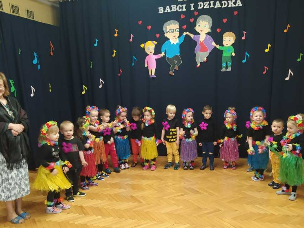 Hrubieszów: Dzień Babci i Dziadka w Przedszkolu nr 2 (ZDJĘCIA)