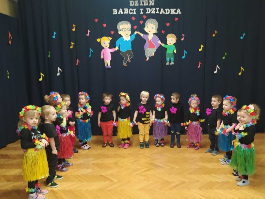 Hrubieszów: Dzień Babci i Dziadka w Przedszkolu nr 2 (ZDJĘCIA)