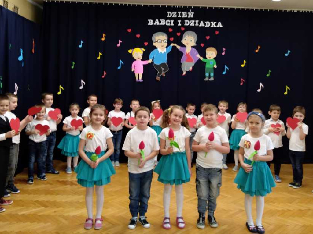 Hrubieszów: Dzień Babci i Dziadka w Przedszkolu nr 2 (ZDJĘCIA)