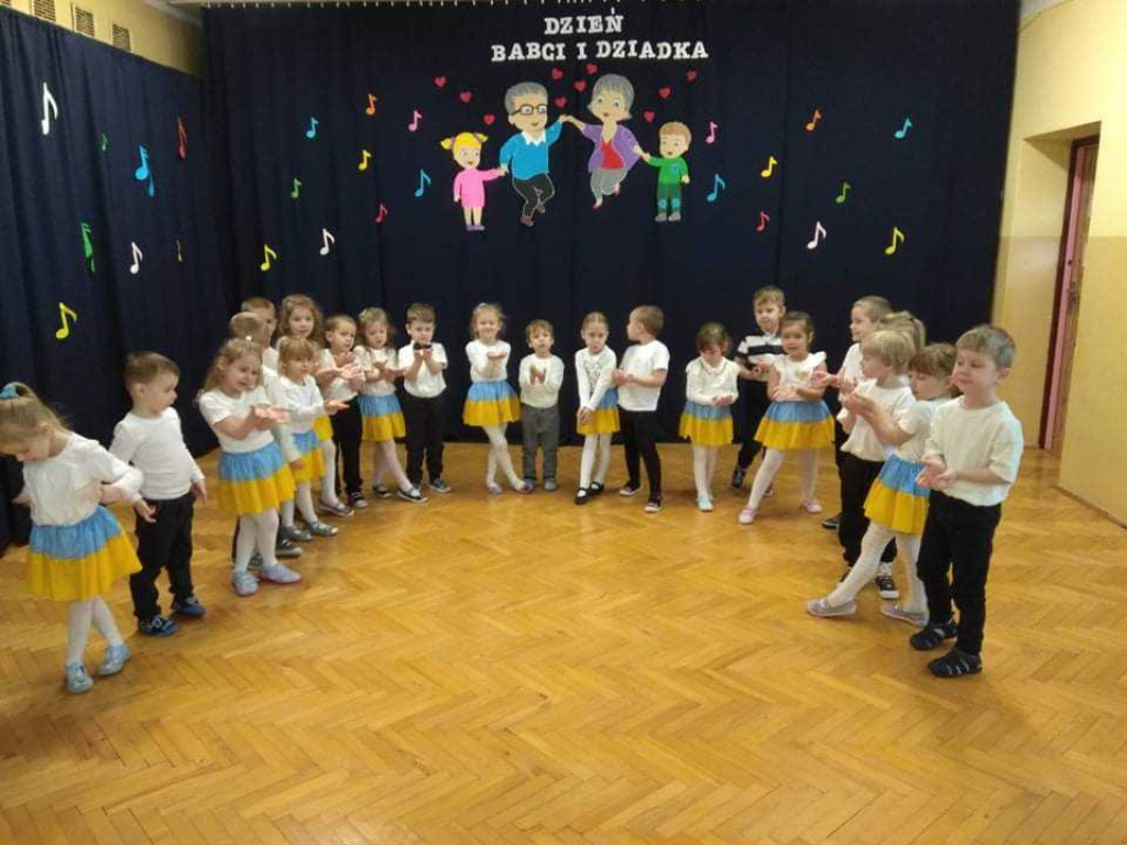 Hrubieszów: Dzień Babci i Dziadka w Przedszkolu nr 2 (ZDJĘCIA)
