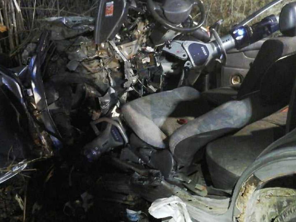 Wypadek w Werbkowicach. Kierowca został zakleszczony w aucie (ZDJĘCIA)