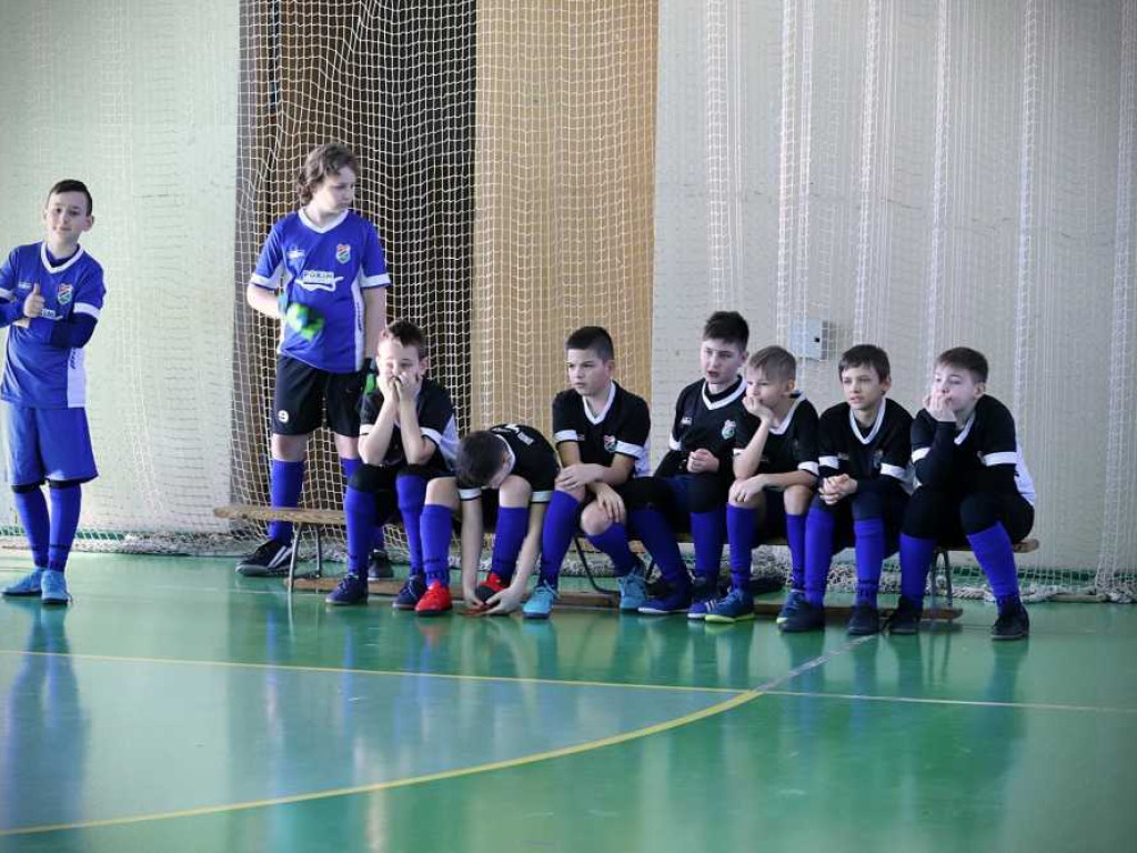Halowy turniej młodych piłkarzy z rocznika 2010 (ZDJĘCIA)
