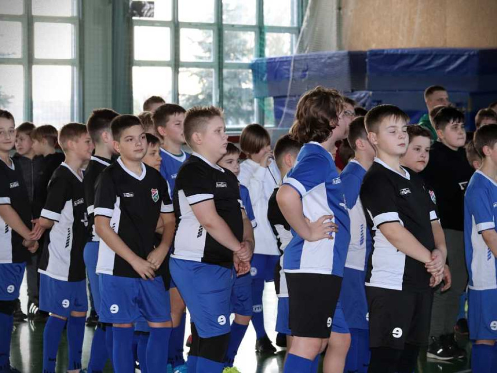 Halowy turniej młodych piłkarzy z rocznika 2010 (ZDJĘCIA)