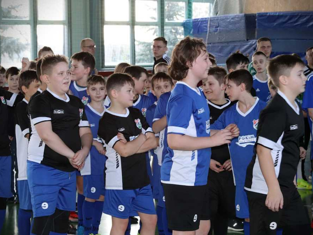 Halowy turniej młodych piłkarzy z rocznika 2010 (ZDJĘCIA)