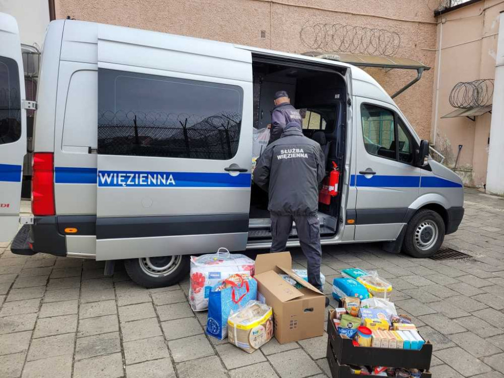 Solidarni z Ukrainą. Lubelska Służba Więzienna pomaga uchodźcom (ZDJĘCIA)