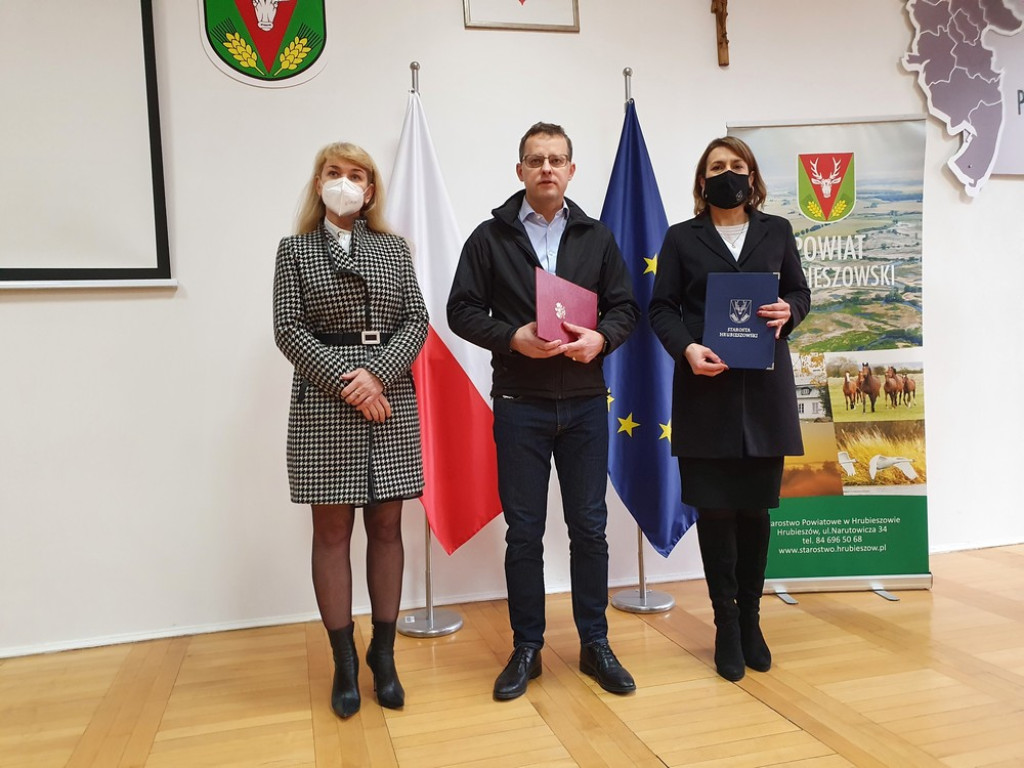 Hrubieszów: 600 tys. na karetkę i 15 tys. na pomoc uchodźcom (ZDJĘCIA, WIDEO)