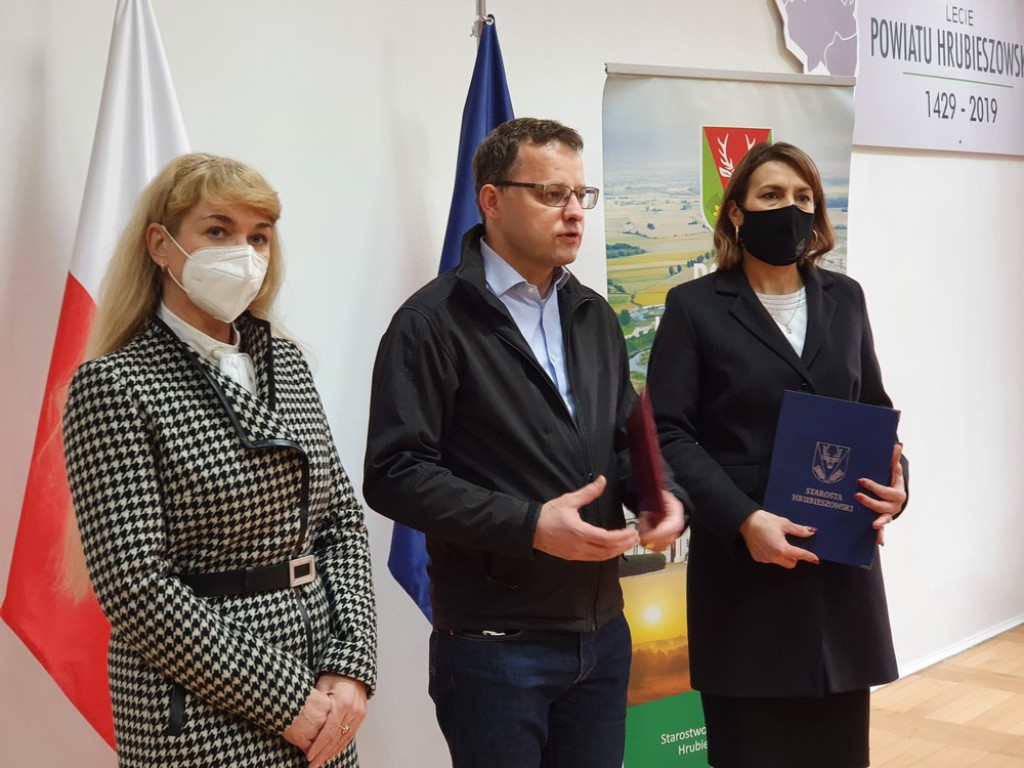 Hrubieszów: 600 tys. na karetkę i 15 tys. na pomoc uchodźcom (ZDJĘCIA, WIDEO)