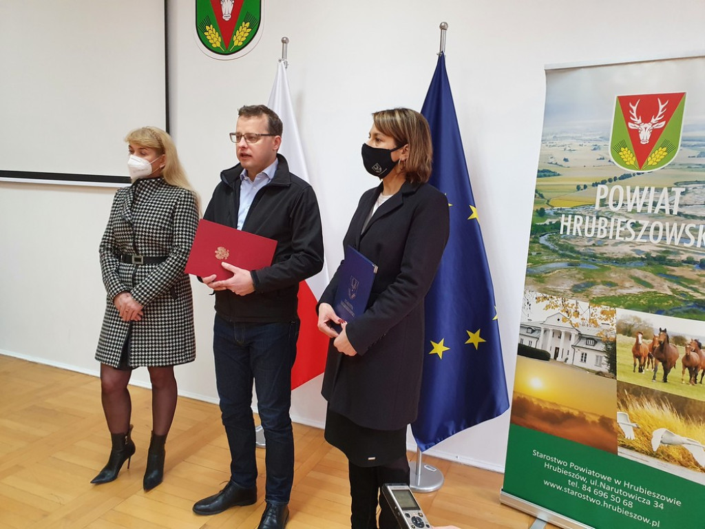 Hrubieszów: 600 tys. na karetkę i 15 tys. na pomoc uchodźcom (ZDJĘCIA, WIDEO)