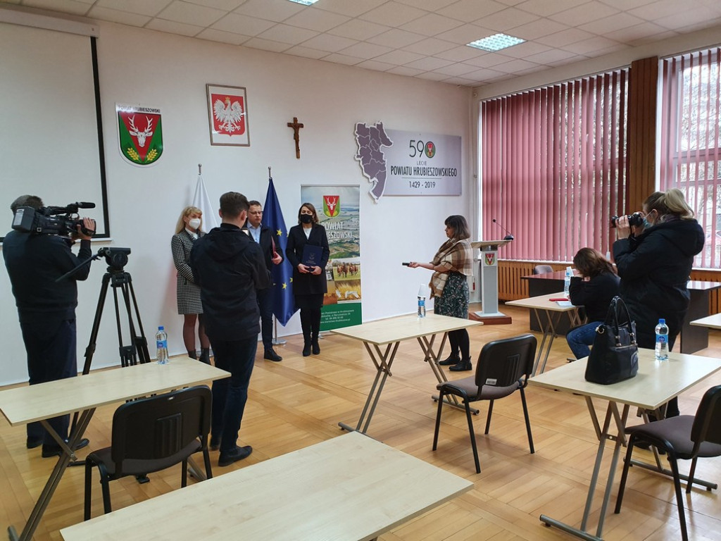 Hrubieszów: 600 tys. na karetkę i 15 tys. na pomoc uchodźcom (ZDJĘCIA, WIDEO)