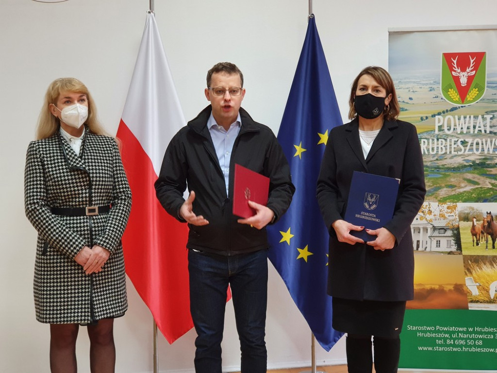 Hrubieszów: 600 tys. na karetkę i 15 tys. na pomoc uchodźcom (ZDJĘCIA, WIDEO)
