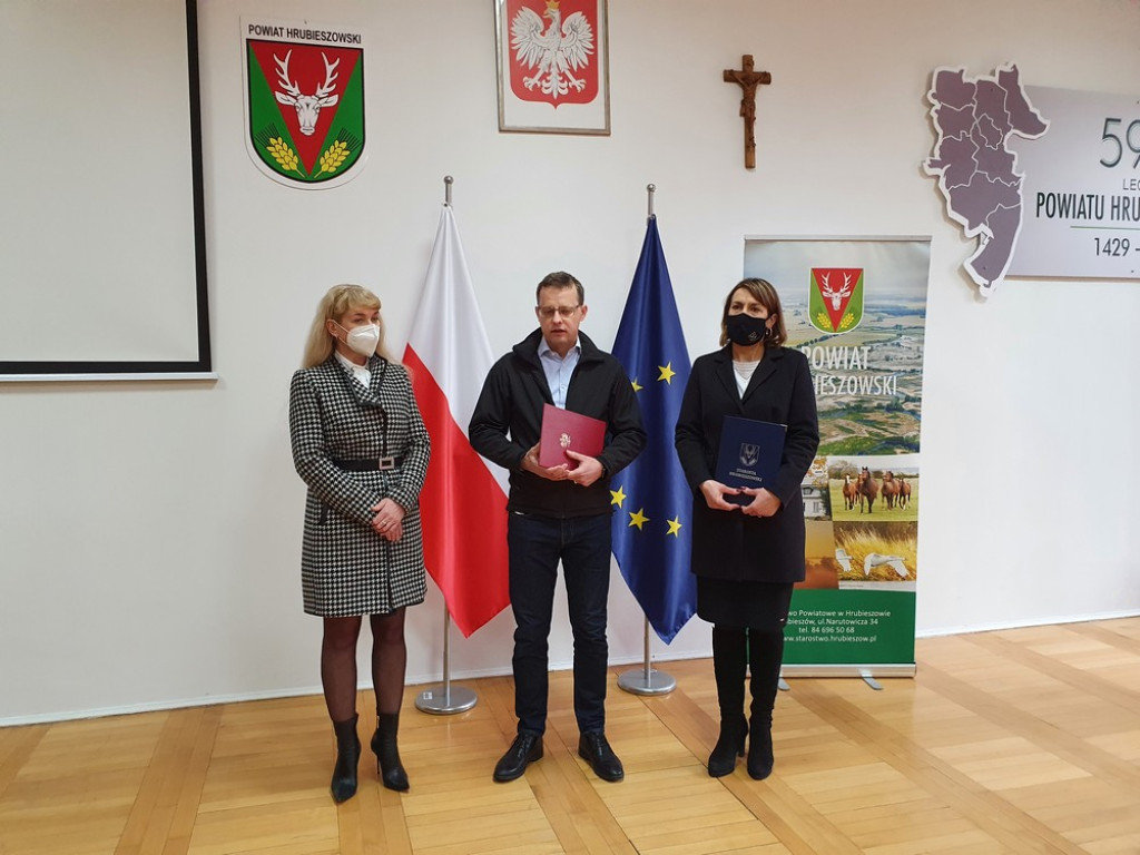 Hrubieszów: 600 tys. na karetkę i 15 tys. na pomoc uchodźcom (ZDJĘCIA, WIDEO)