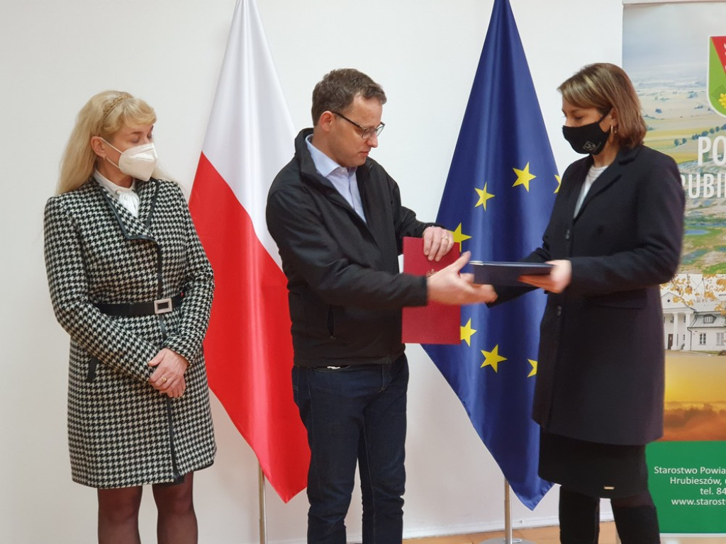 Hrubieszów: 600 tys. na karetkę i 15 tys. na pomoc uchodźcom (ZDJĘCIA, WIDEO)