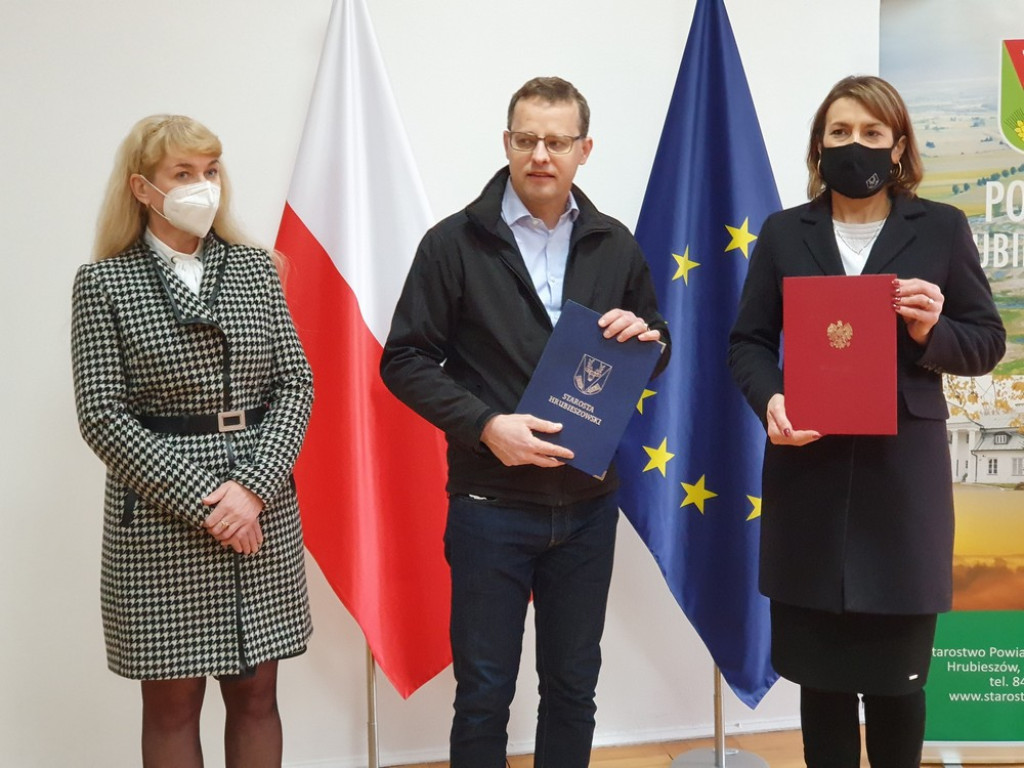 Hrubieszów: 600 tys. na karetkę i 15 tys. na pomoc uchodźcom (ZDJĘCIA, WIDEO)