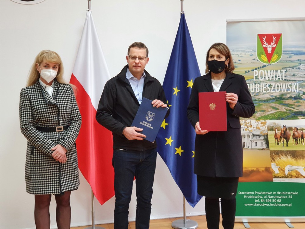 Hrubieszów: 600 tys. na karetkę i 15 tys. na pomoc uchodźcom (ZDJĘCIA, WIDEO)