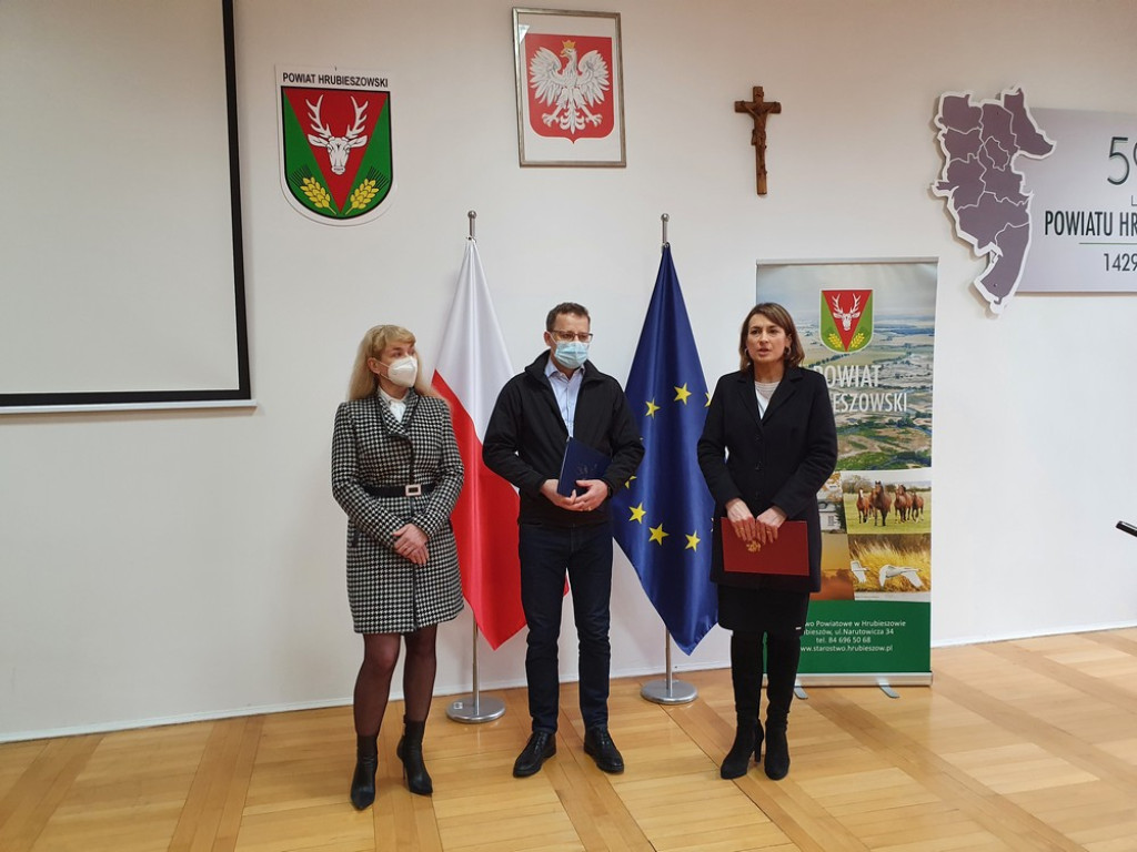 Hrubieszów: 600 tys. na karetkę i 15 tys. na pomoc uchodźcom (ZDJĘCIA, WIDEO)