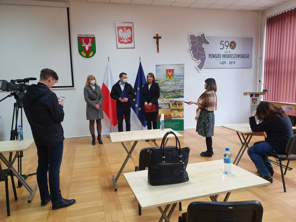 Hrubieszów: 600 tys. na karetkę i 15 tys. na pomoc uchodźcom (ZDJĘCIA, WIDEO)