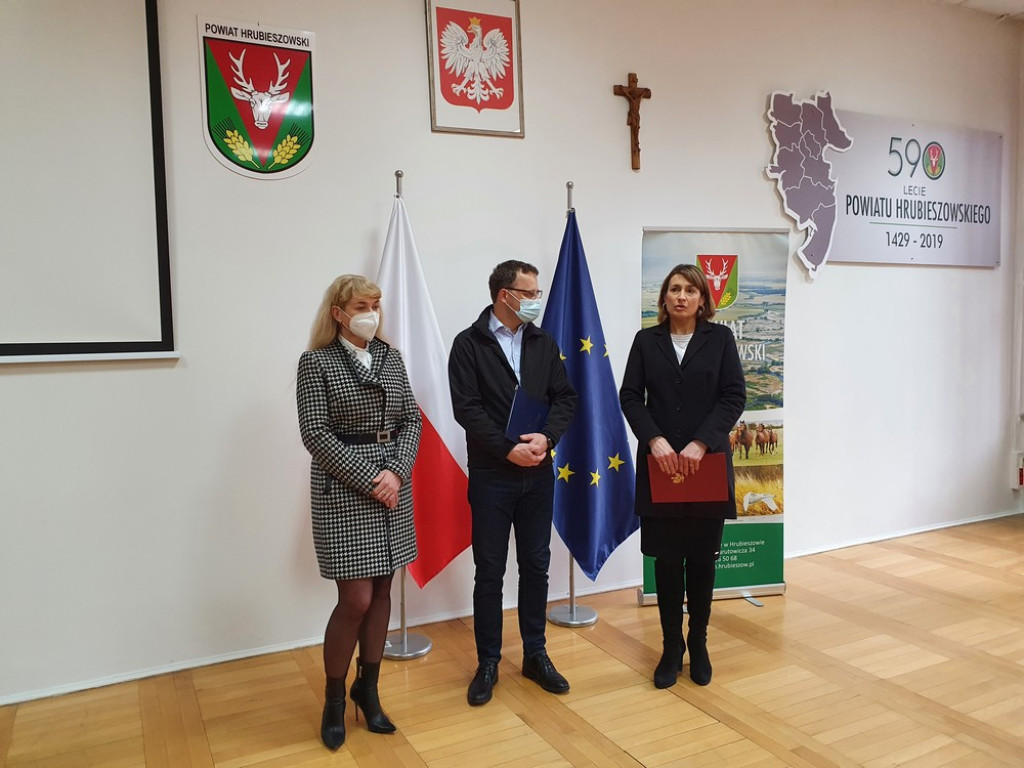 Hrubieszów: 600 tys. na karetkę i 15 tys. na pomoc uchodźcom (ZDJĘCIA, WIDEO)