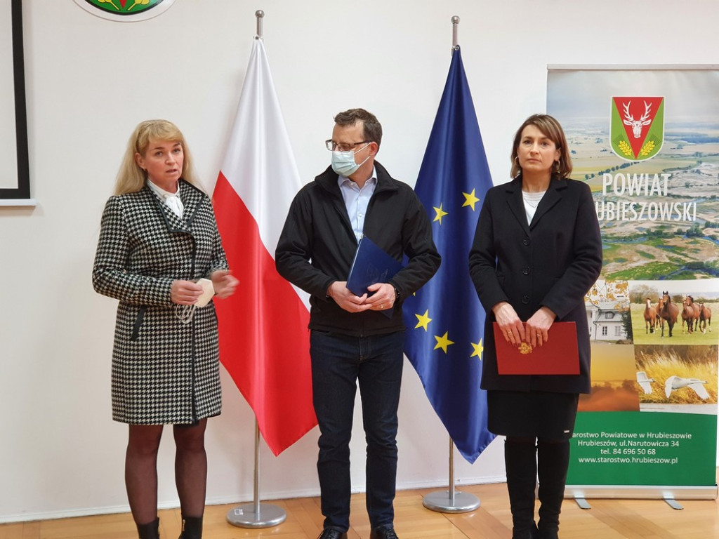 Hrubieszów: 600 tys. na karetkę i 15 tys. na pomoc uchodźcom (ZDJĘCIA, WIDEO)