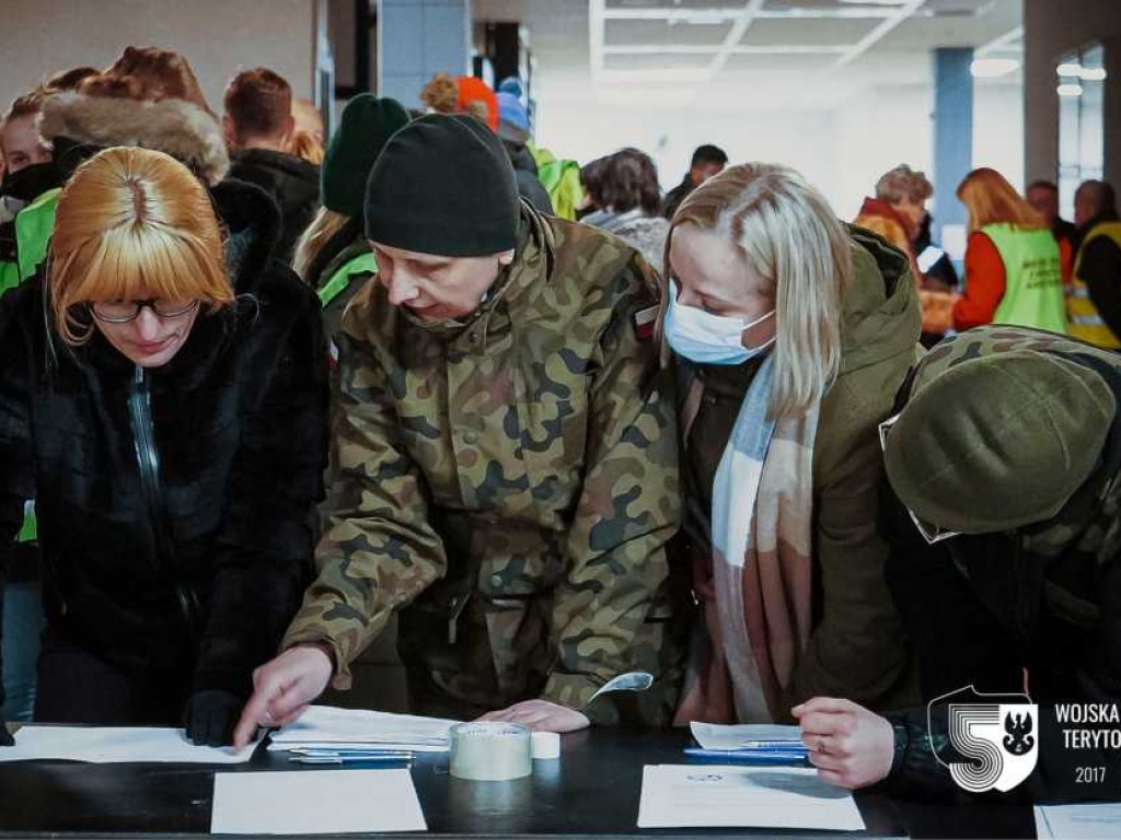 Hrubieszów: Terytorialsi wspierają organizację pomocy dla uchodźców z Ukrainy (ZDJĘCIA)