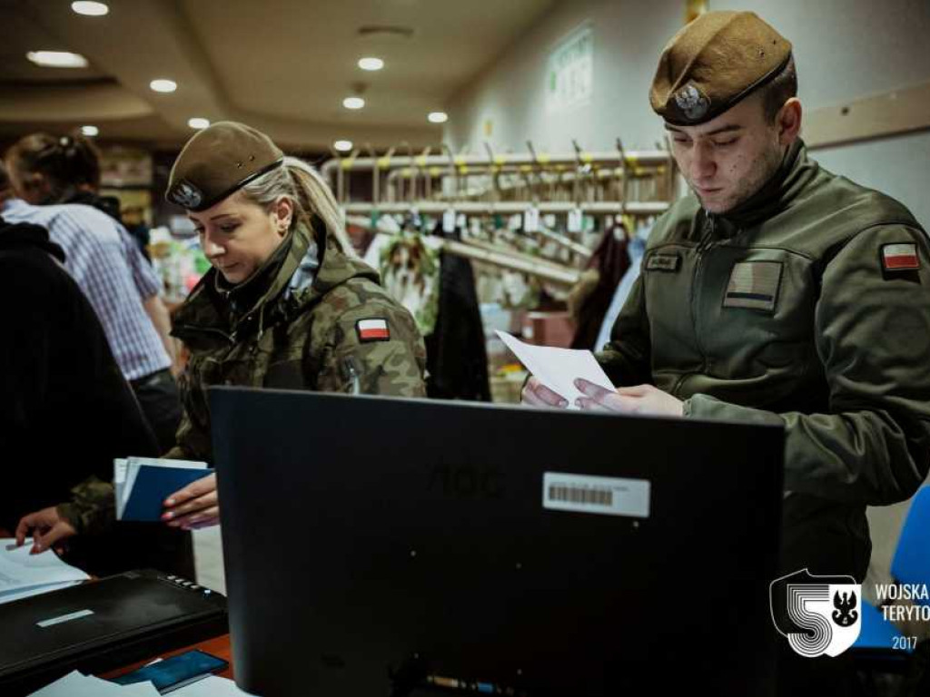 Hrubieszów: Terytorialsi wspierają organizację pomocy dla uchodźców z Ukrainy (ZDJĘCIA)