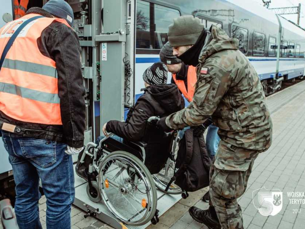 Hrubieszów: Terytorialsi wspierają organizację pomocy dla uchodźców z Ukrainy (ZDJĘCIA)
