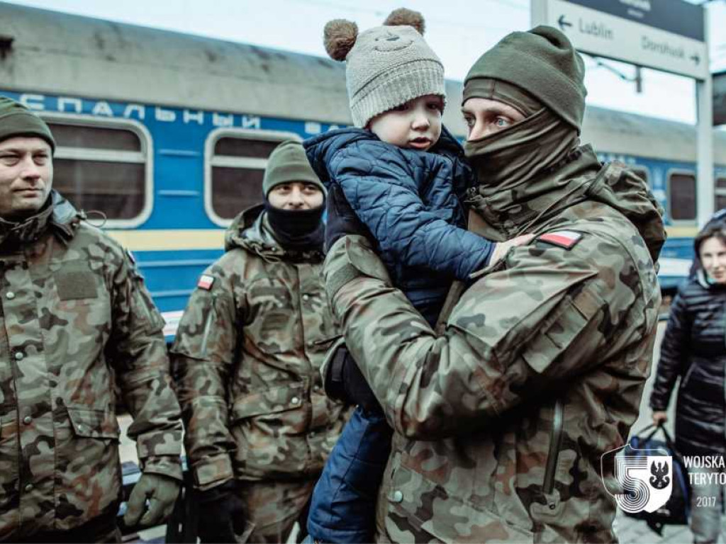 Hrubieszów: Terytorialsi wspierają organizację pomocy dla uchodźców z Ukrainy (ZDJĘCIA)