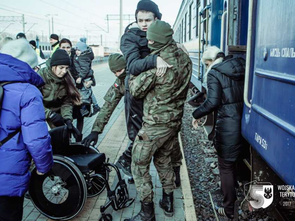 Hrubieszów: Terytorialsi wspierają organizację pomocy dla uchodźców z Ukrainy (ZDJĘCIA)