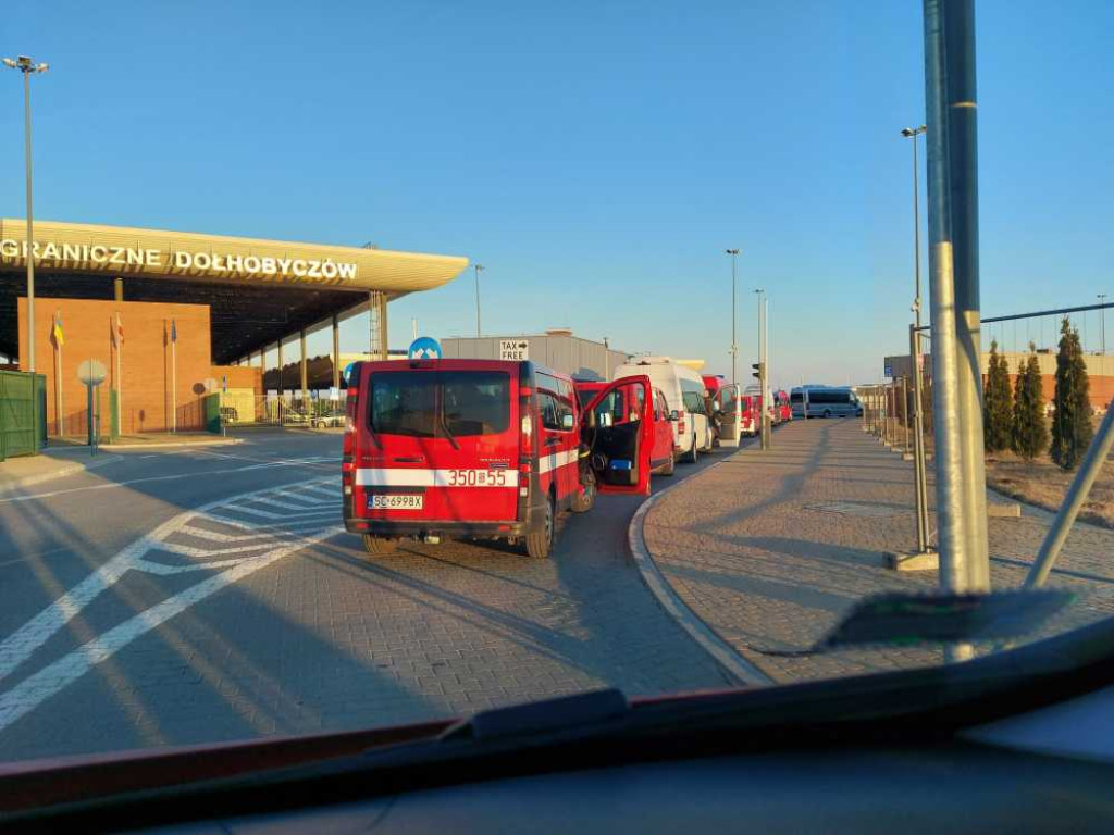 Hrubieszów: Strażacy pomagają uchodźcom (ZDJĘCIA)