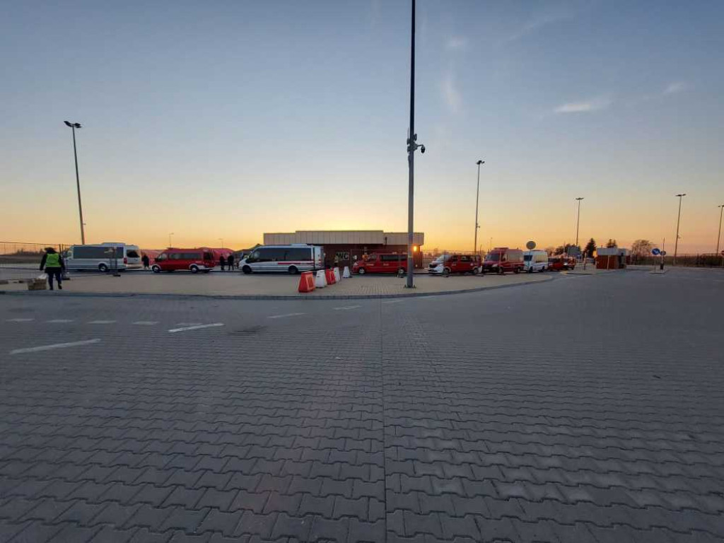 Hrubieszów: Strażacy pomagają uchodźcom (ZDJĘCIA)