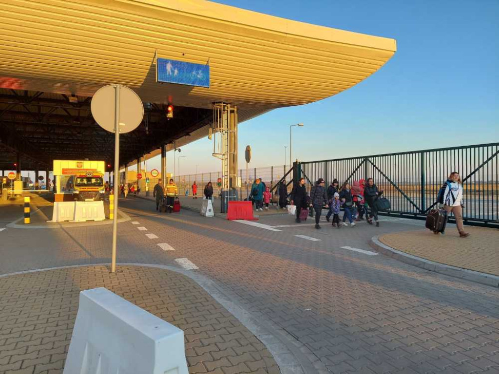 Hrubieszów: Strażacy pomagają uchodźcom (ZDJĘCIA)