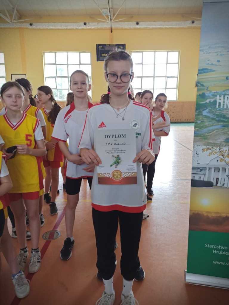 Igrzyska powiatowe SZS 2021/2022. SP 2 Hrubieszów oraz SP Werbkowice Mistrzami Powiatu w piłce ręcznej (ZDJĘCIA)