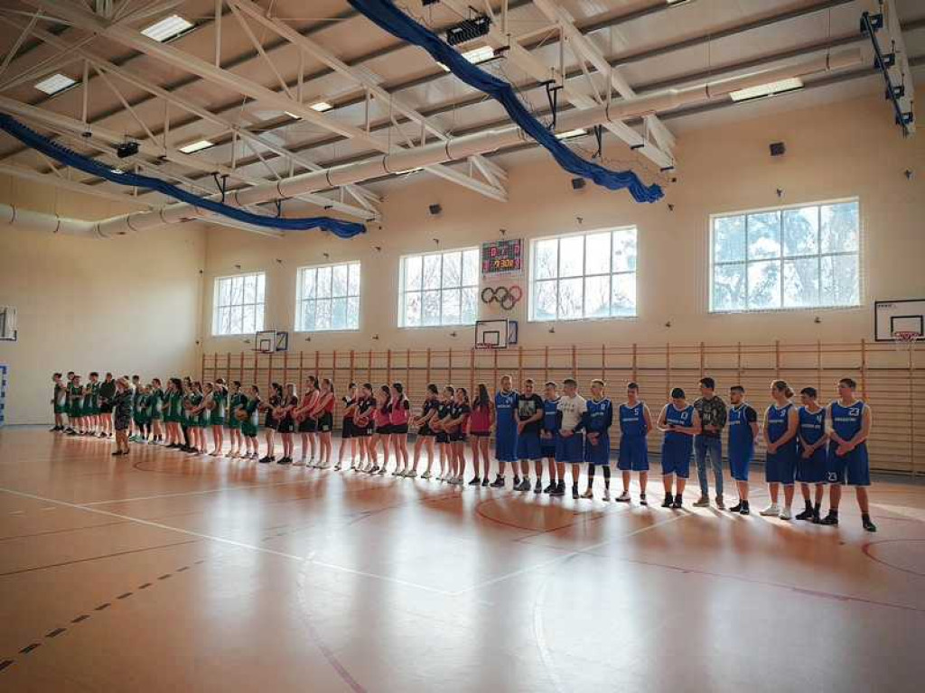 Staszic podwójnie wygrywa powiatową Licealiadę w piłce koszykowej (ZDJĘCIA)