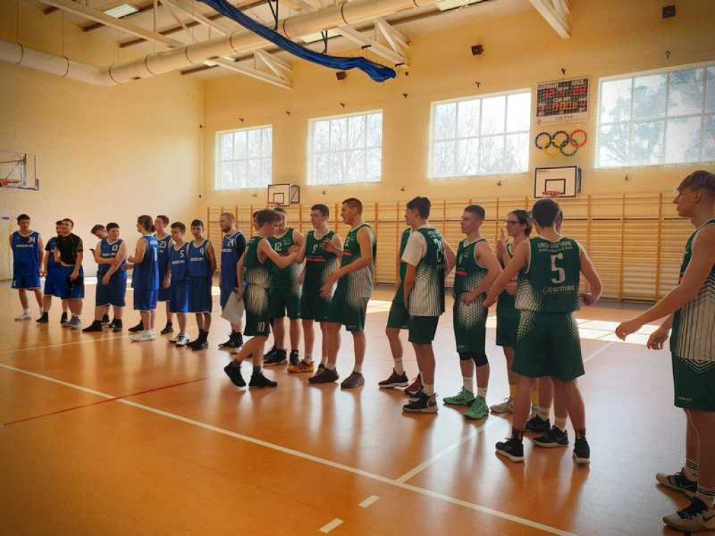 Staszic podwójnie wygrywa powiatową Licealiadę w piłce koszykowej (ZDJĘCIA)