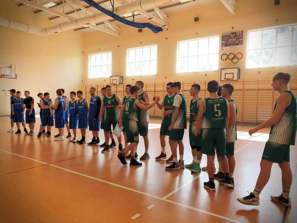 Staszic podwójnie wygrywa powiatową Licealiadę w piłce koszykowej (ZDJĘCIA)