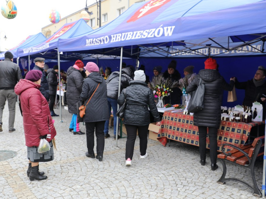 Hrubieszów: Trwa Wielkanocny Kiermasz Pisanek i Palm (ZDJĘCIA)