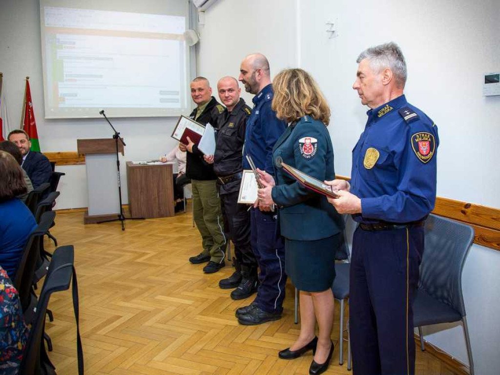 Hrubieszów: Podziękowania za pomoc dla służb mundurowych (ZDJĘCIA)