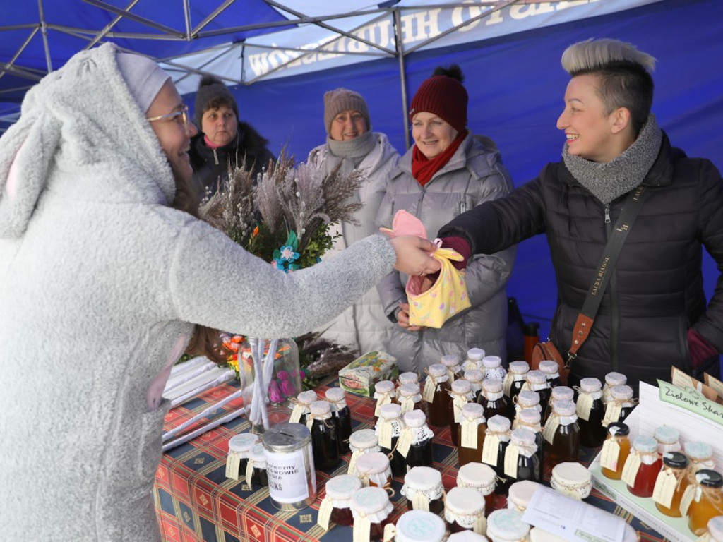 Hrubieszów: Trwa Wielkanocny Kiermasz Pisanek i Palm (ZDJĘCIA)