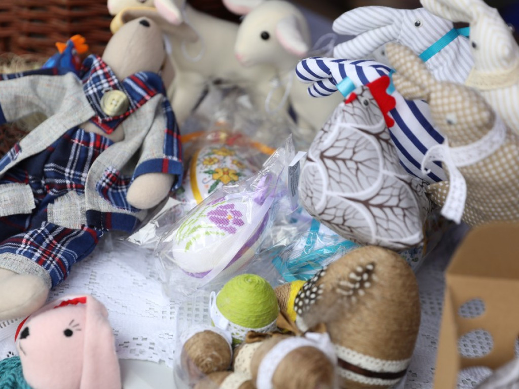 Hrubieszów: Trwa Wielkanocny Kiermasz Pisanek i Palm (ZDJĘCIA)
